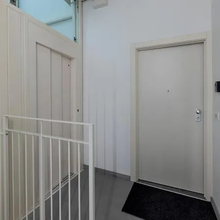Blue - Center & Garage * Πάρμα